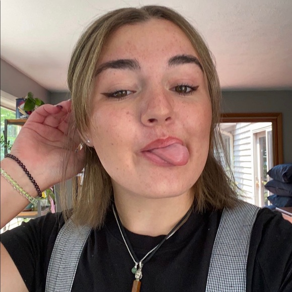 Meet your Posher, Cassidie - Picture 2 of 5